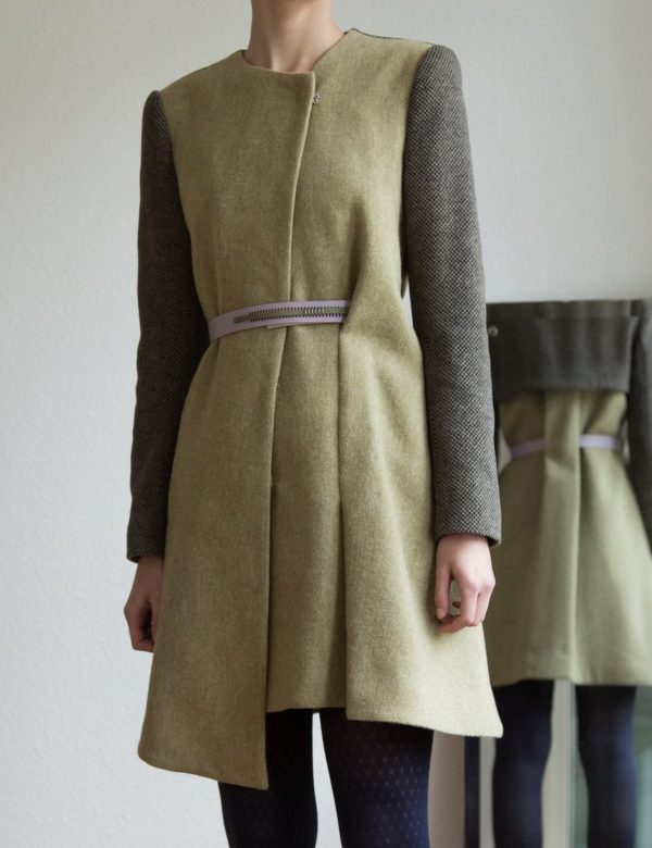 Light green wool coat Zu verkaufen