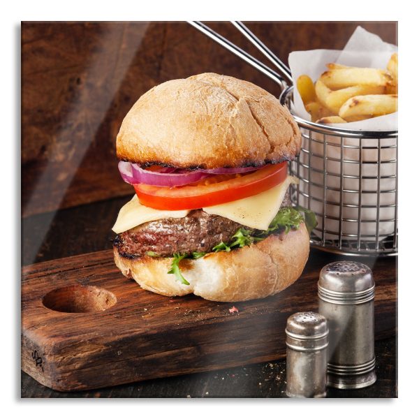 Cheesburger mit Pommes, Glasbild Quadratisch Rabatt
